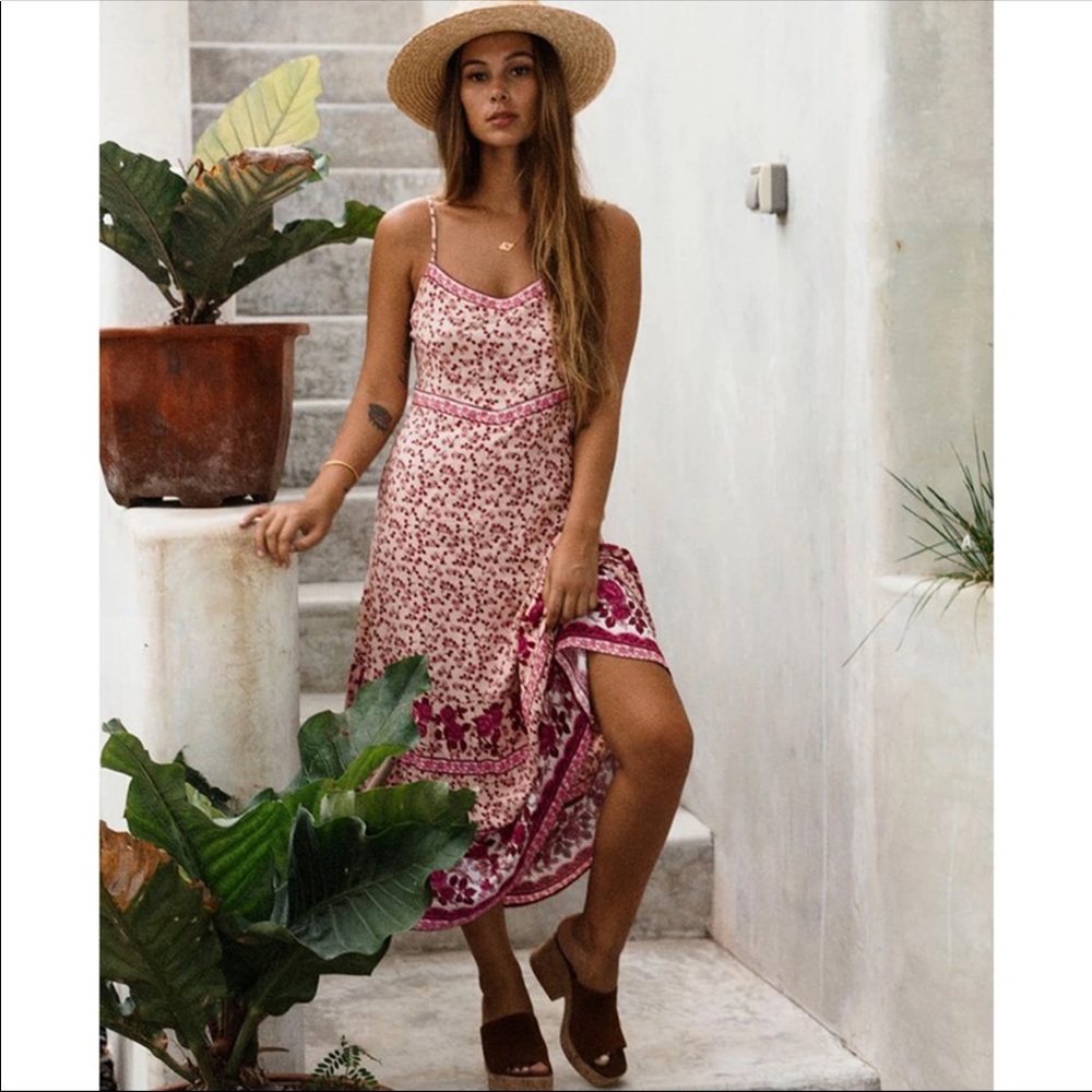 BOHEMIAN FLORAL PRINT MAXI DRESS - Picture 1 of 6